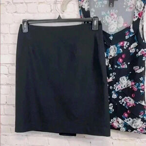 Woman’s Banana Republic black ladies skirt